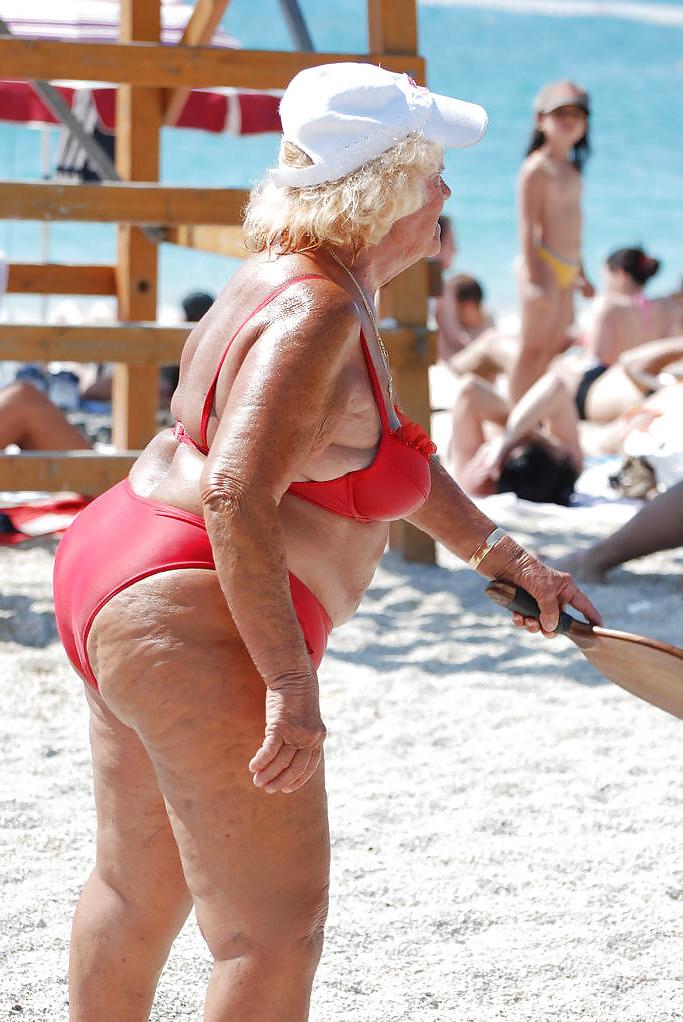 25P Grannies in holiday