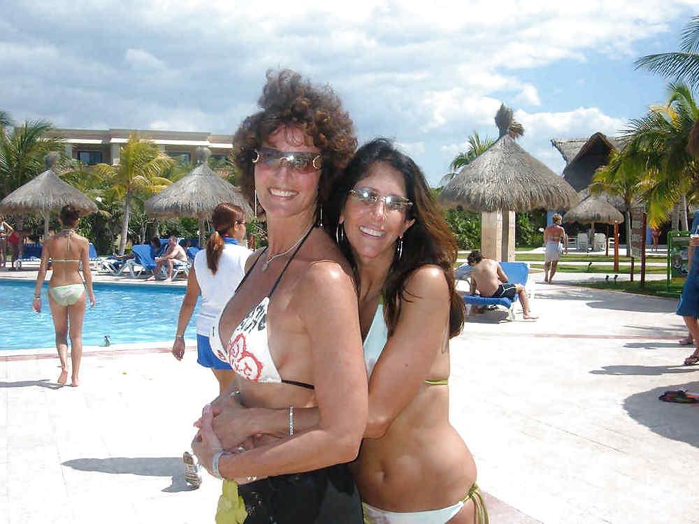 25P Amateur Hot Moms MIX#6 (NoN-Porn) by DarKKo