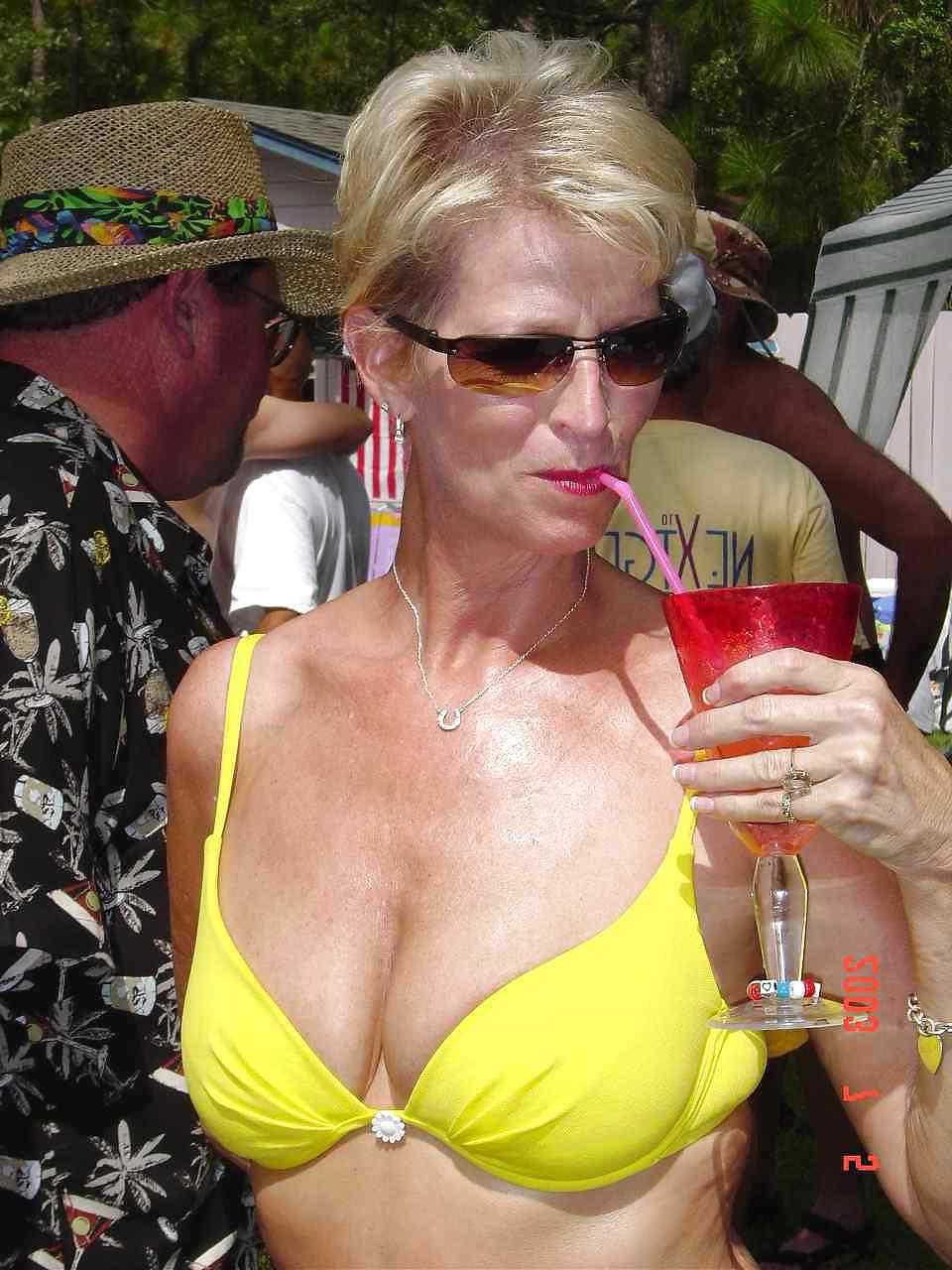 25P Amateur Hot Moms MIX#6 (NoN-Porn) by DarKKo