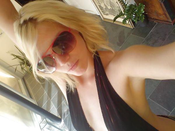 9P Facebook girls (non-nude)