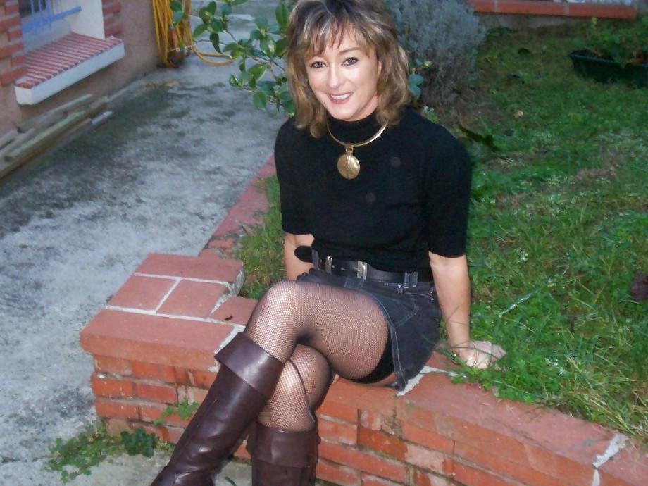 25P Horny mature 4, outdoor
