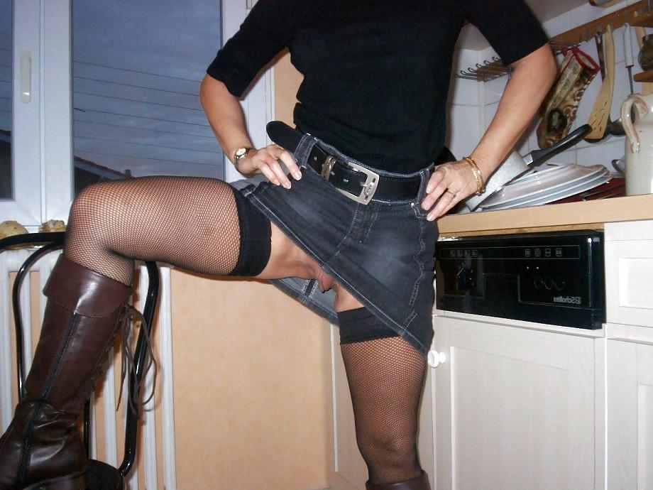 25P Horny mature 4, outdoor