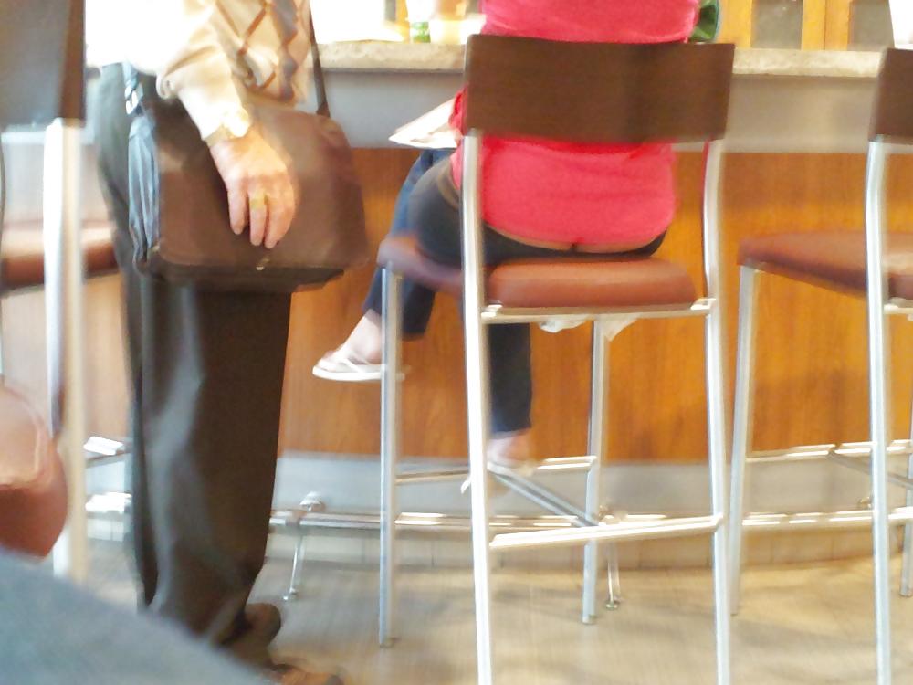 6P Sexy Butt Crack in the Hotel Lobby