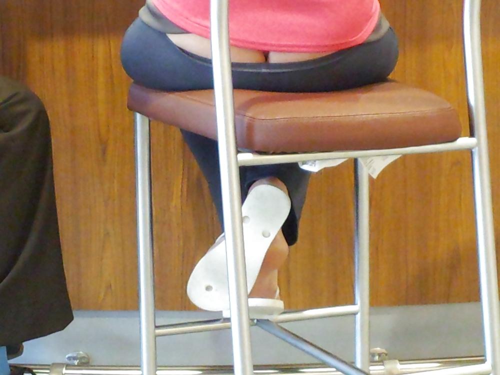 6P Sexy Butt Crack in the Hotel Lobby