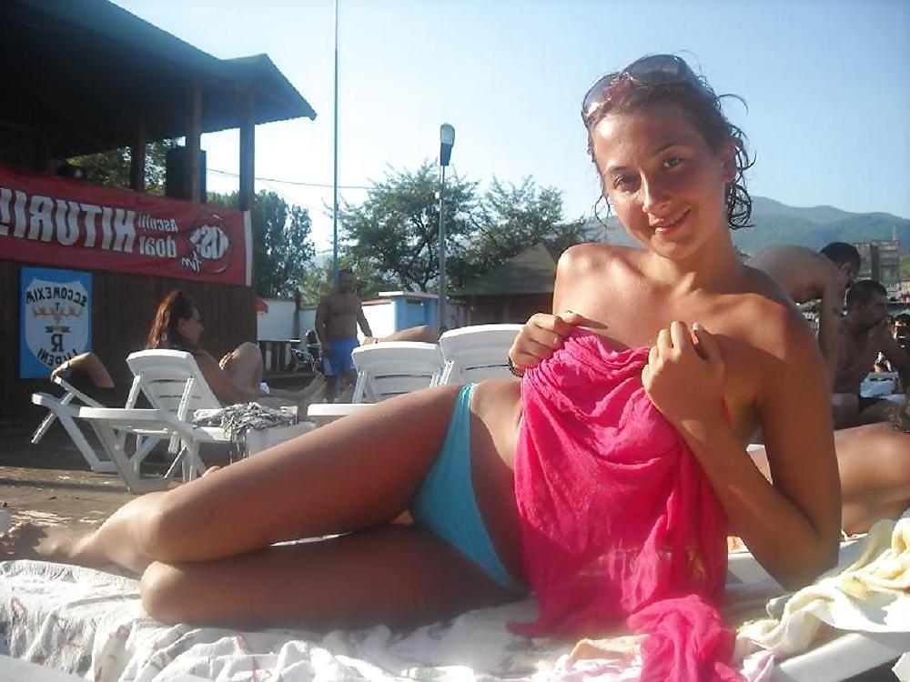 15P Romanian girl: oana