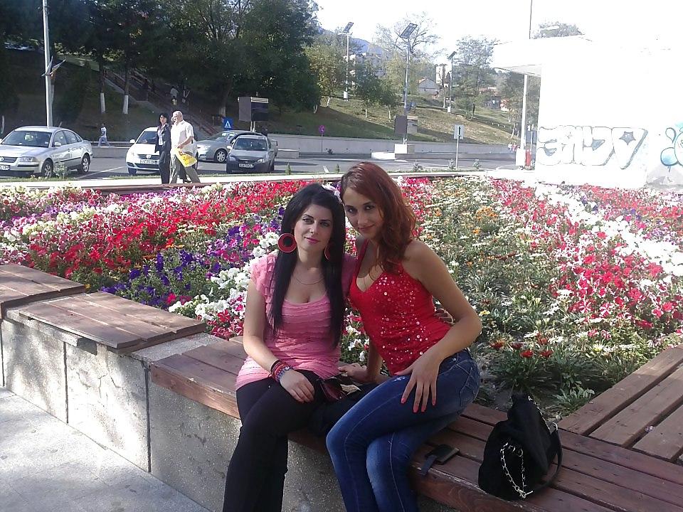 15P Romanian girl: oana