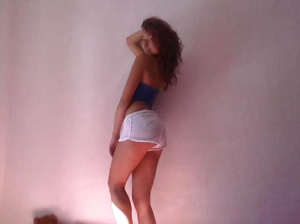 15P Romanian girl: oana