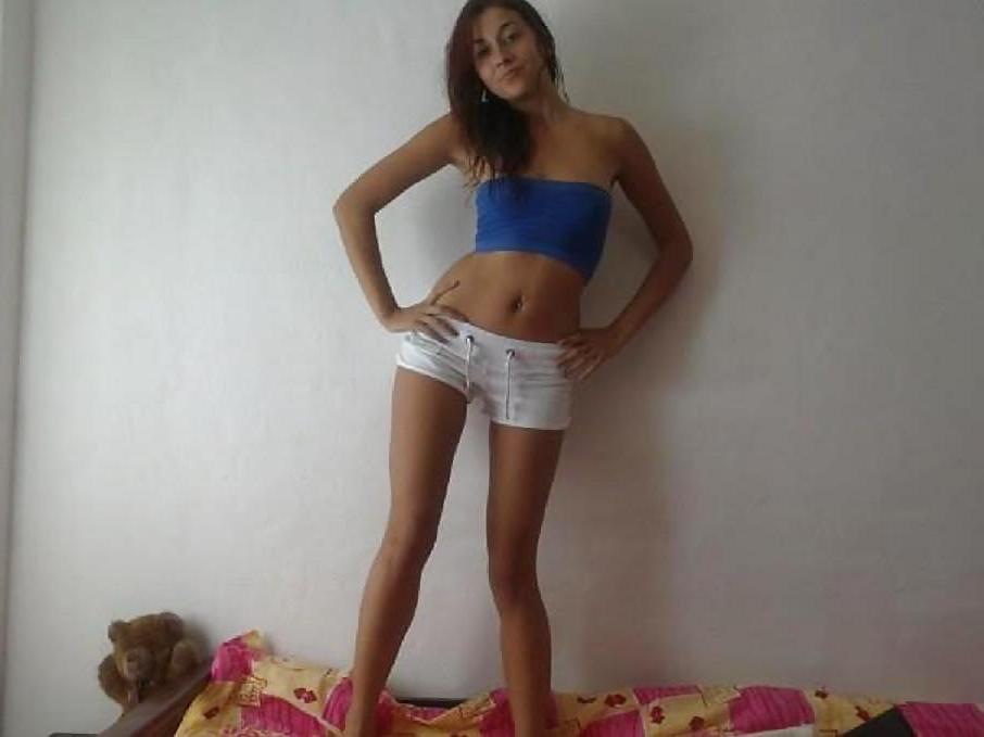 15P Romanian girl: oana