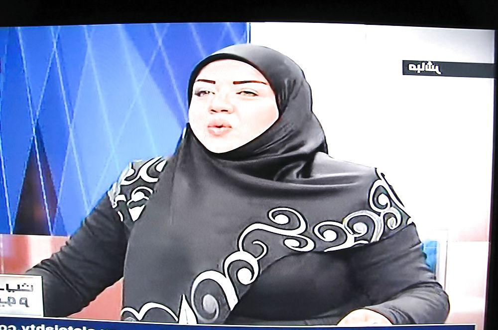 25P Hijab presenter
