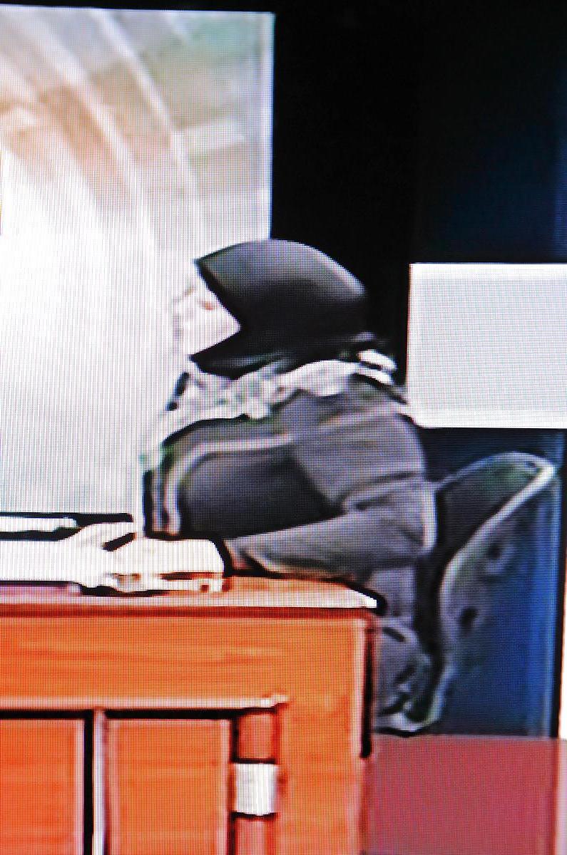 25P Hijab presenter
