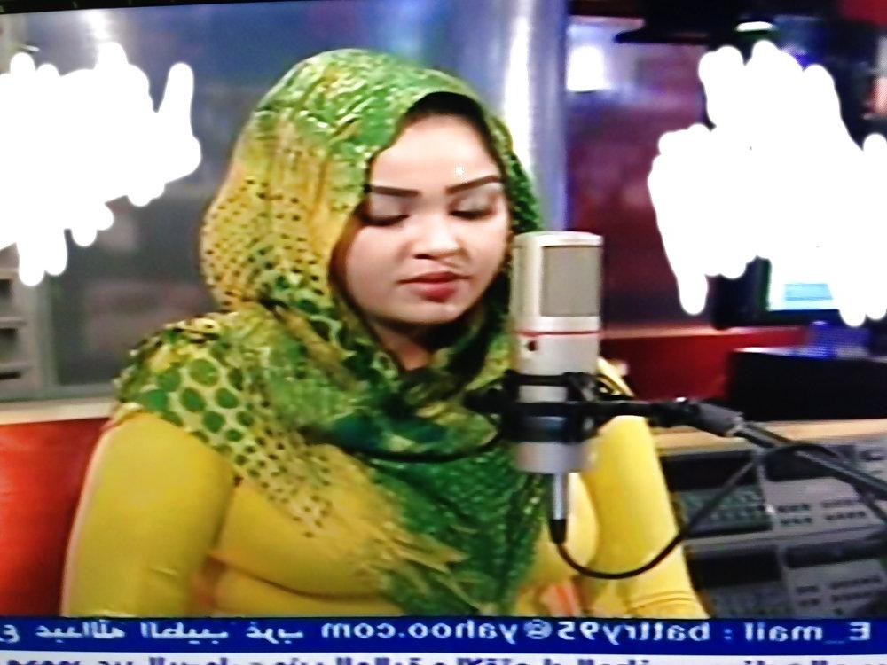 25P Hijab presenter