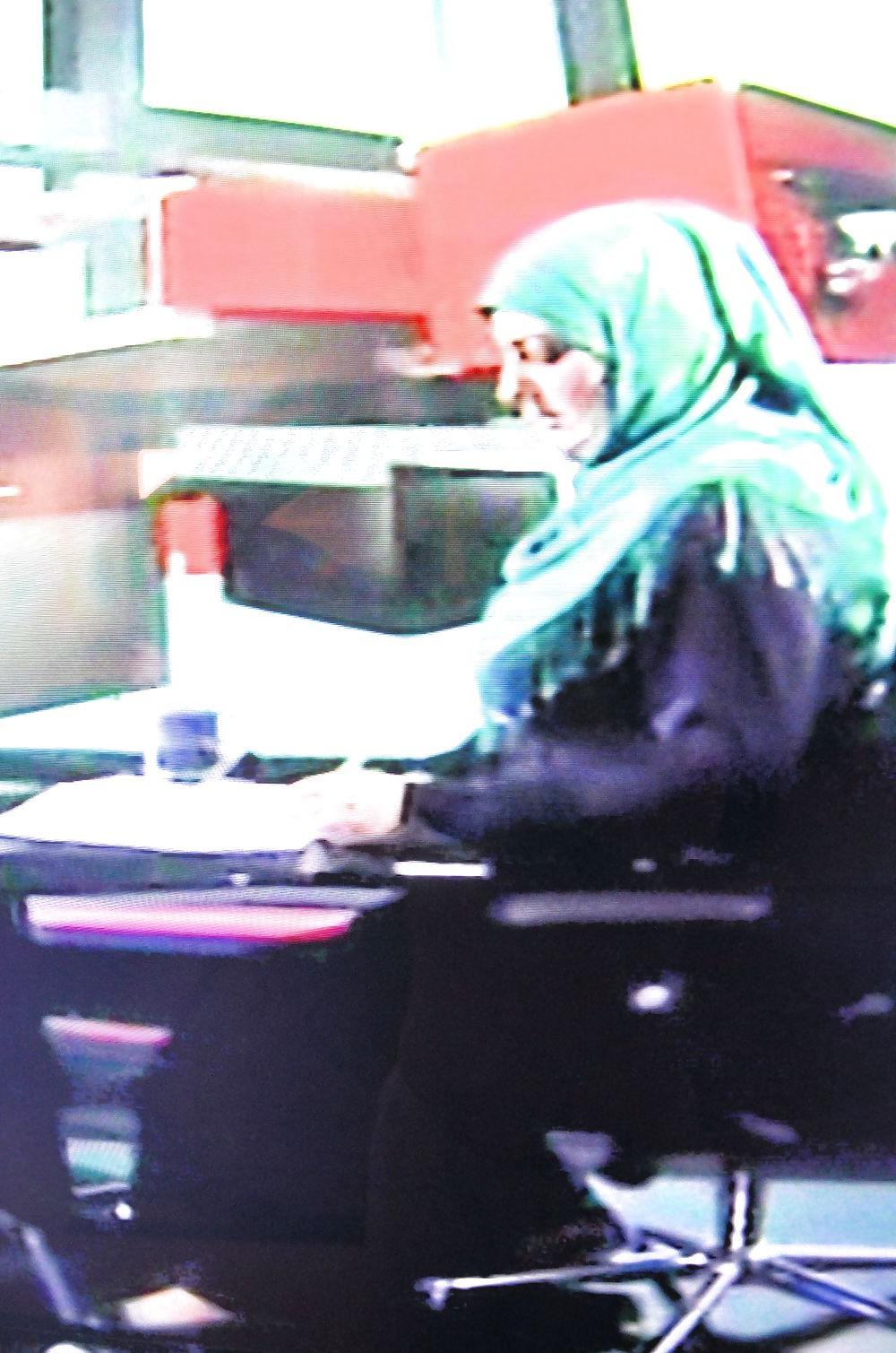 25P Hijab presenter
