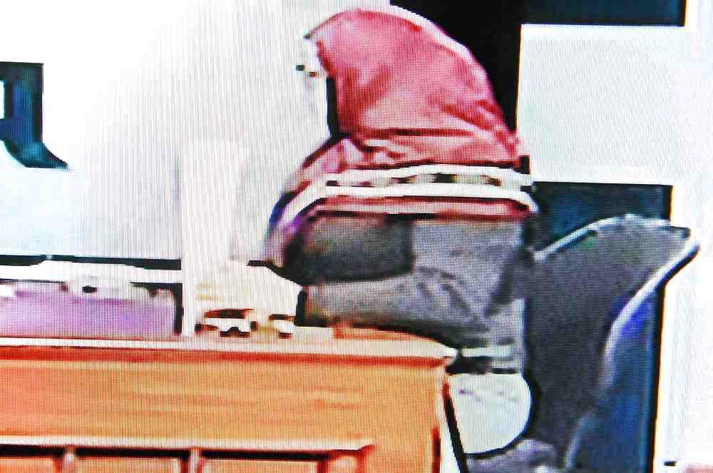 25P Hijab presenter