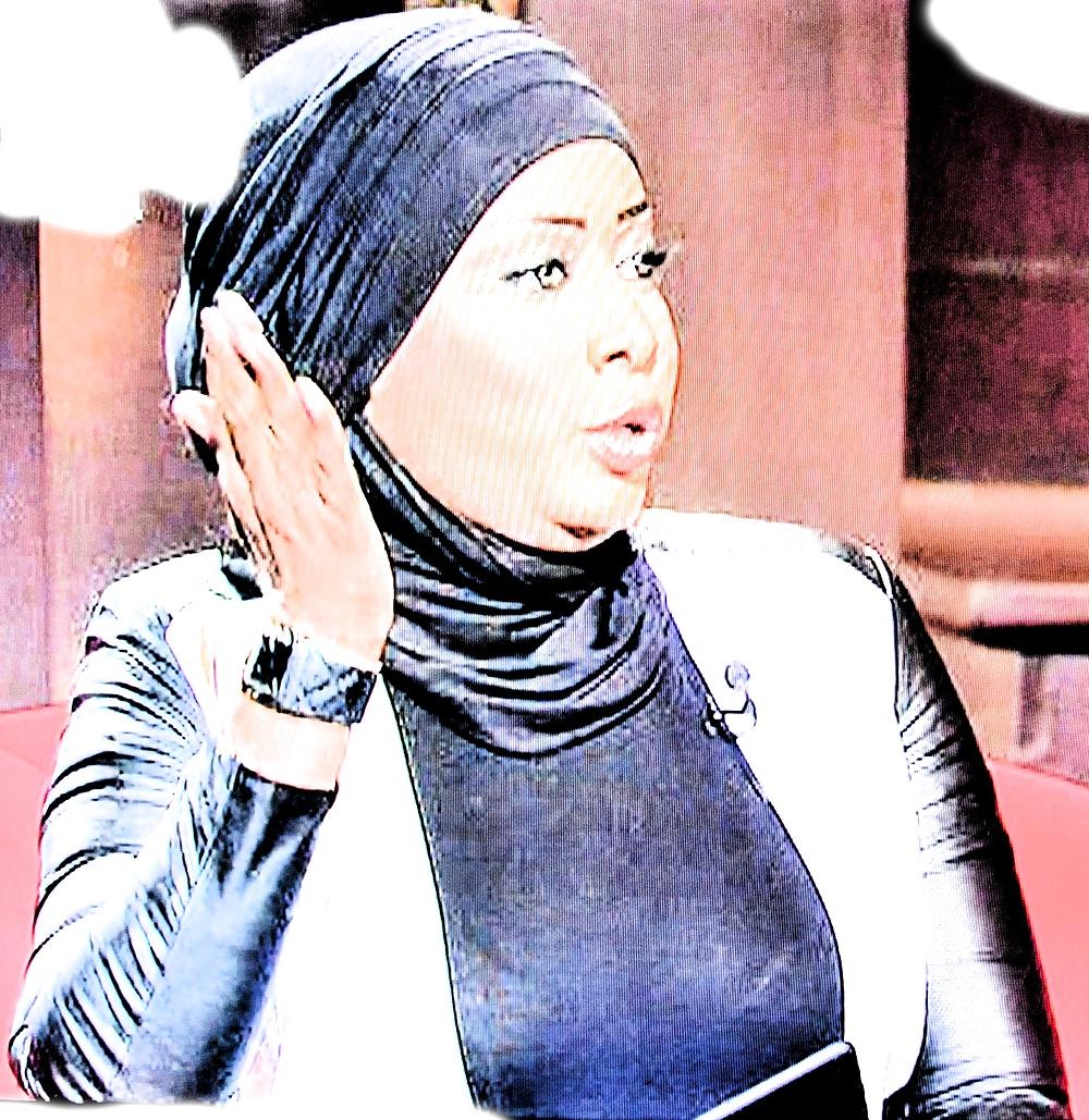 25P Hijab presenter