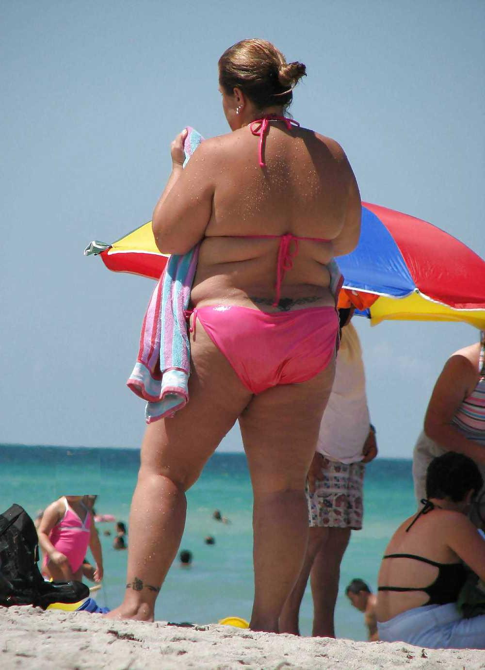 25P Some of the best plump bikini Milfs on the web