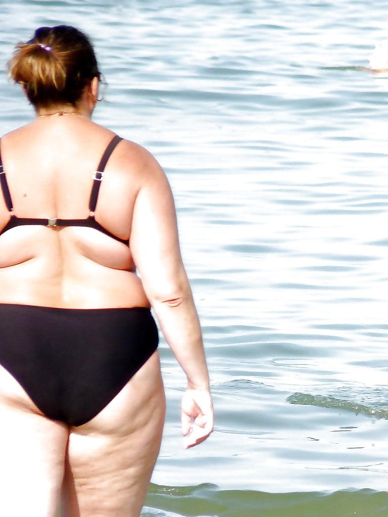 25P Some of the best plump bikini Milfs on the web