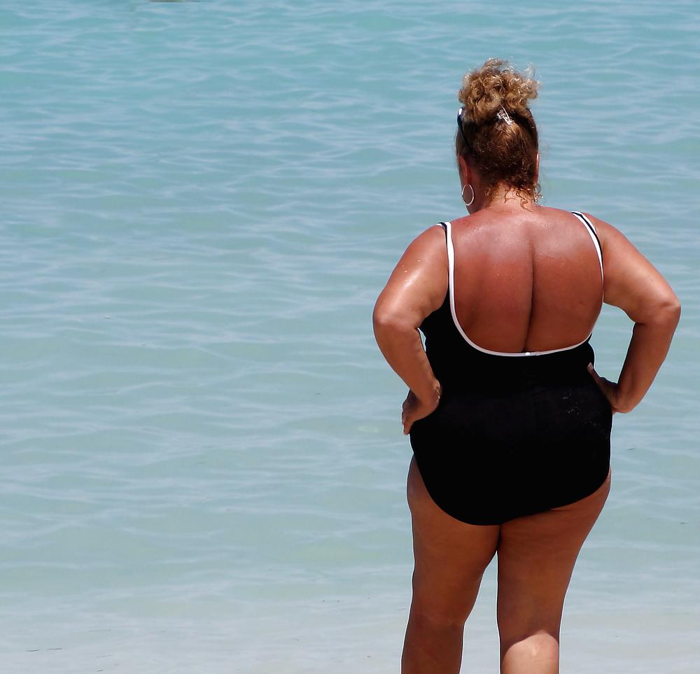 25P Some of the best plump bikini Milfs on the web