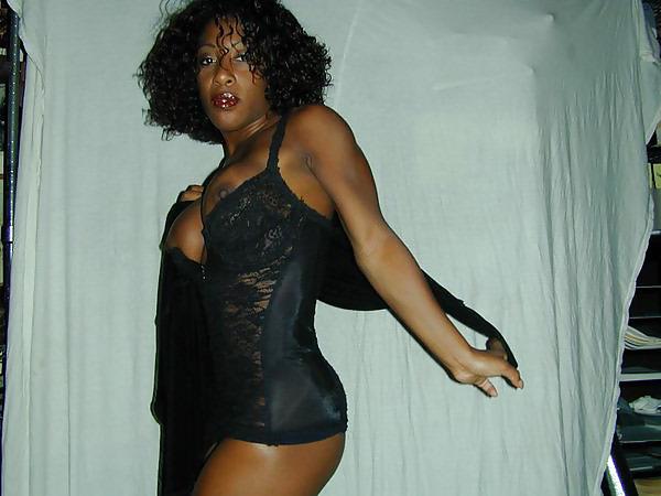 25P Fit dark Mimi posing