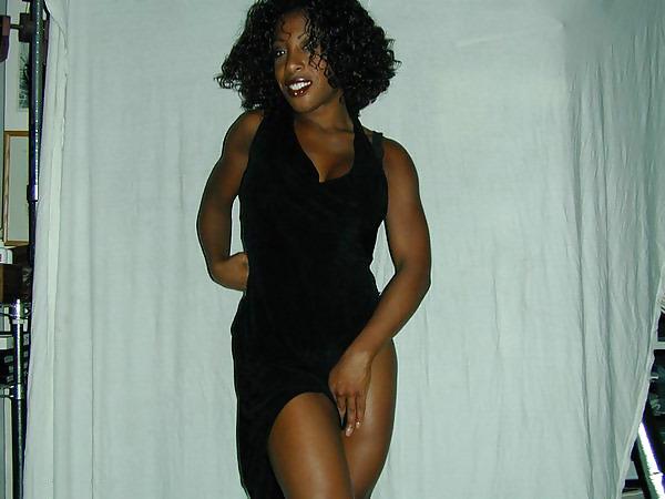 25P Fit dark Mimi posing