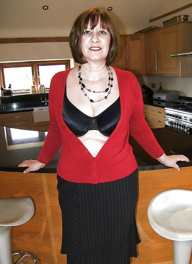 24P Amazing Mature Granny