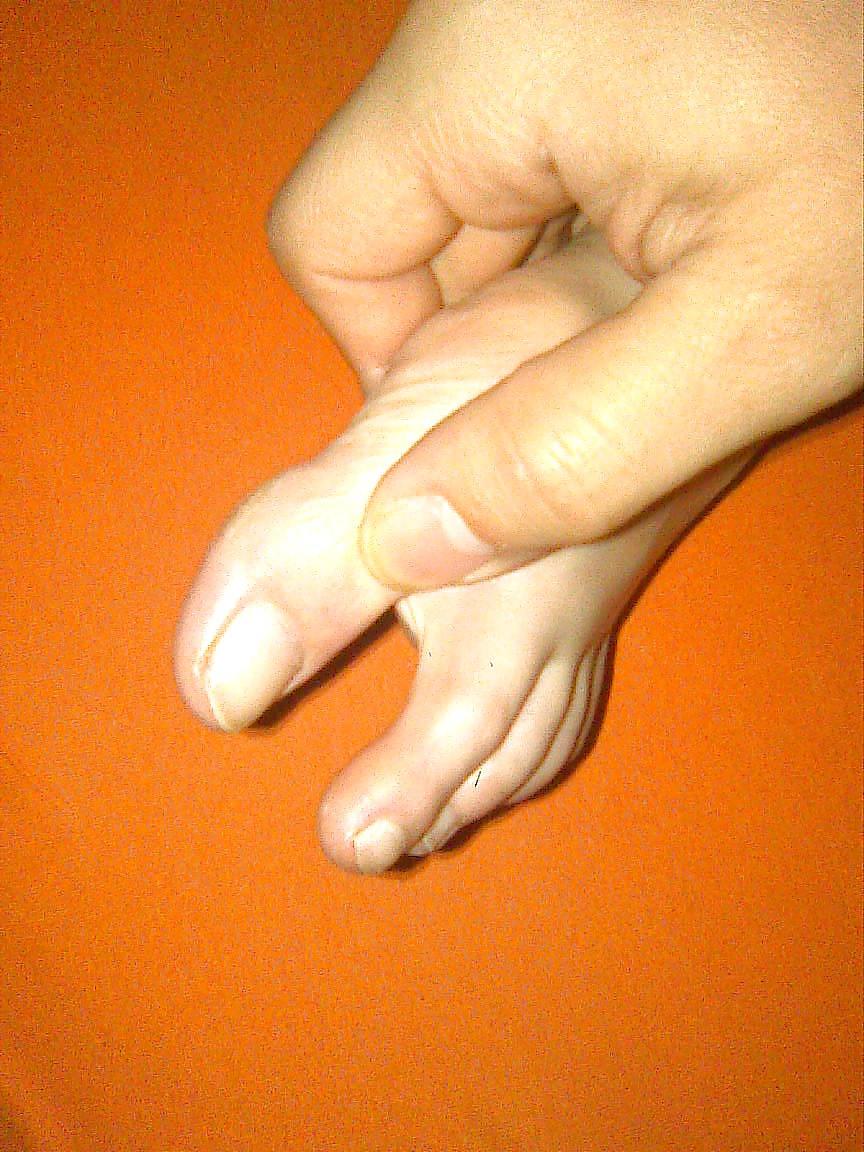 19P BB 2009 - Models her cunt clit pussy lips & feet