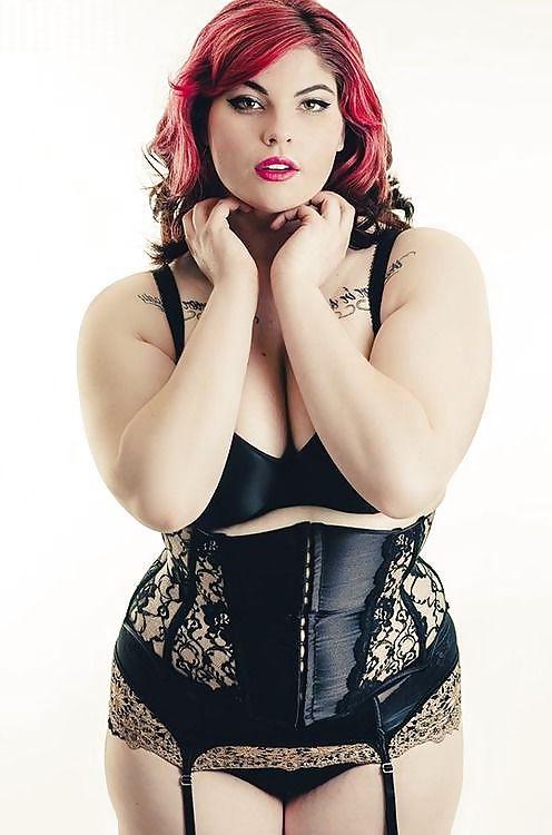 25P Big Girls in Lingerie 6