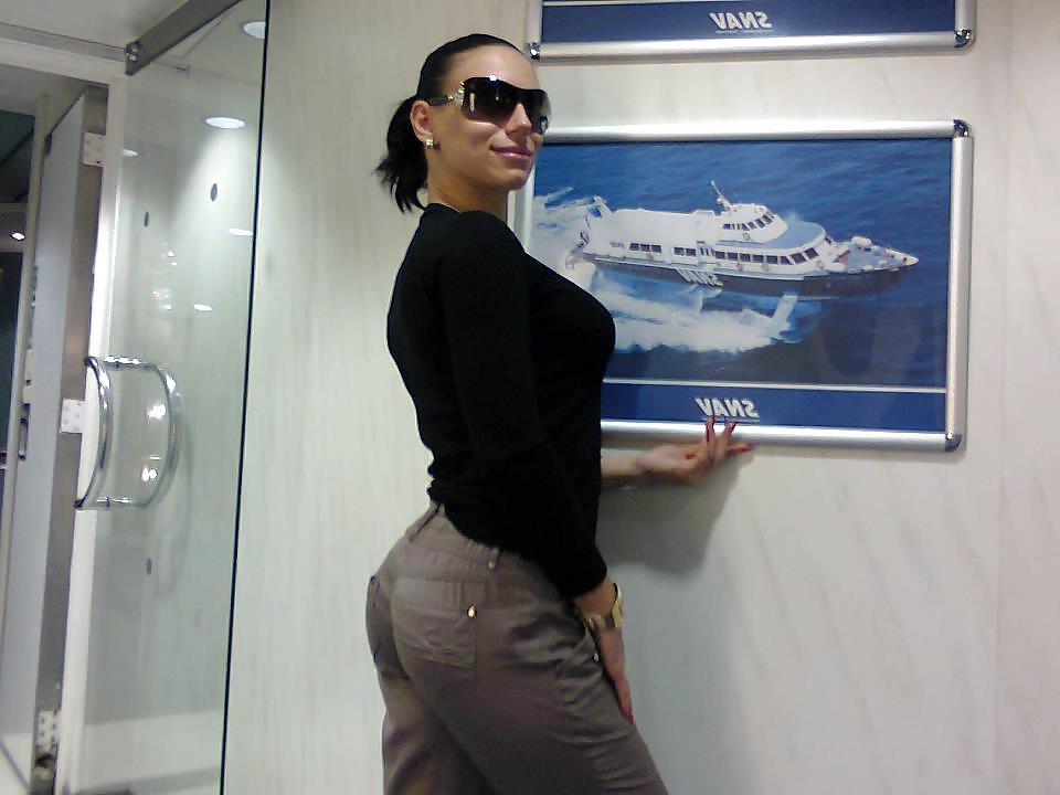 25P Romanian girl: Roxana
