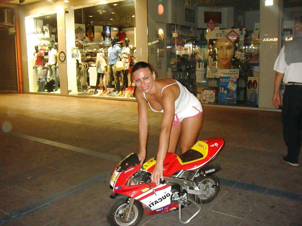 25P Romanian girl: Roxana