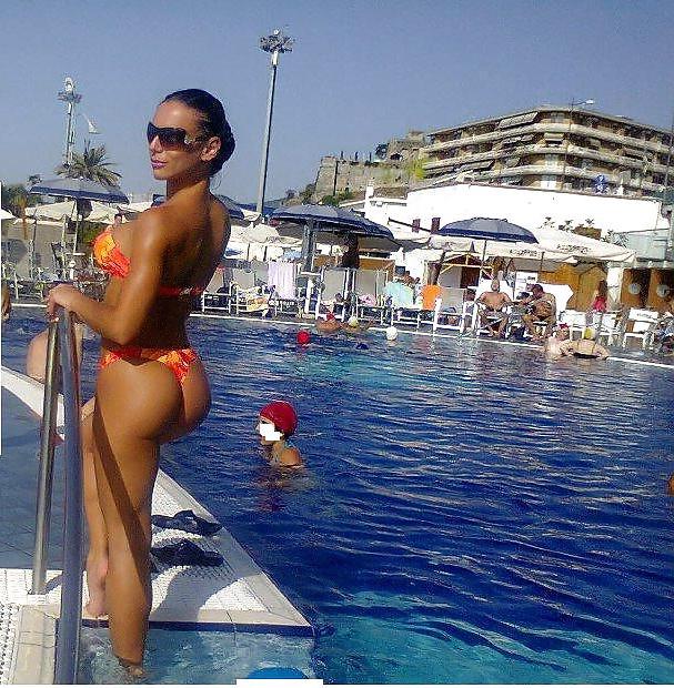 25P Romanian girl: Roxana