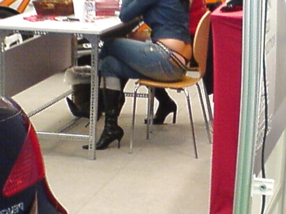 17P Griechische Upskirts und Moore