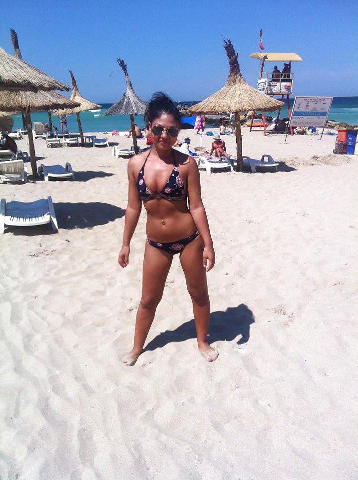 25P Romanian girl: Adriana