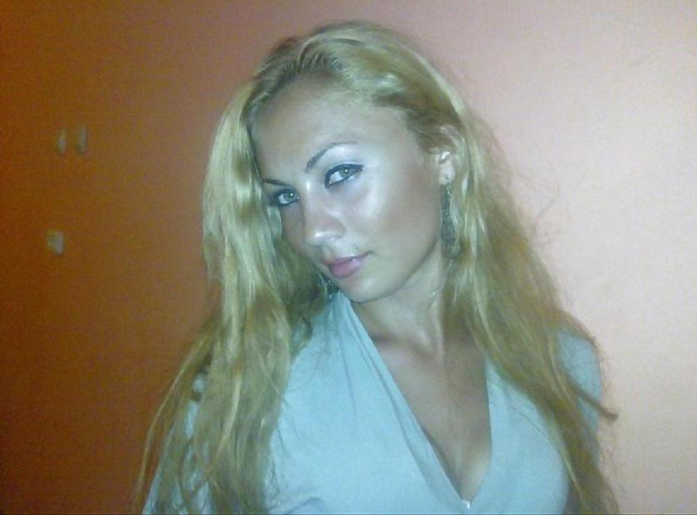 16P Romanian girl: luci