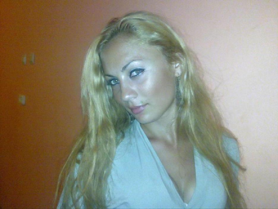 16P Romanian girl: luci