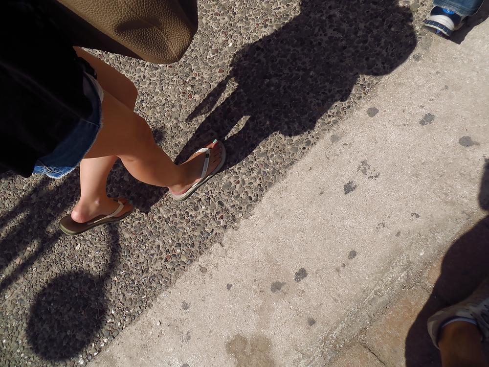 10P Greek voyeur feet