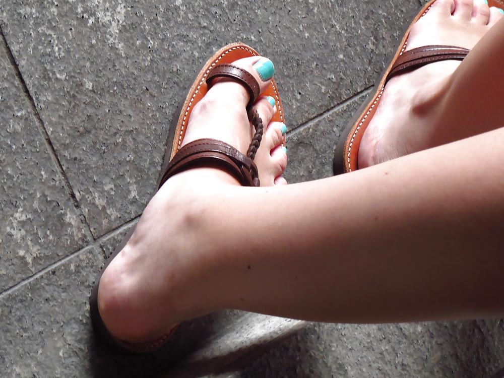 10P Greek voyeur feet