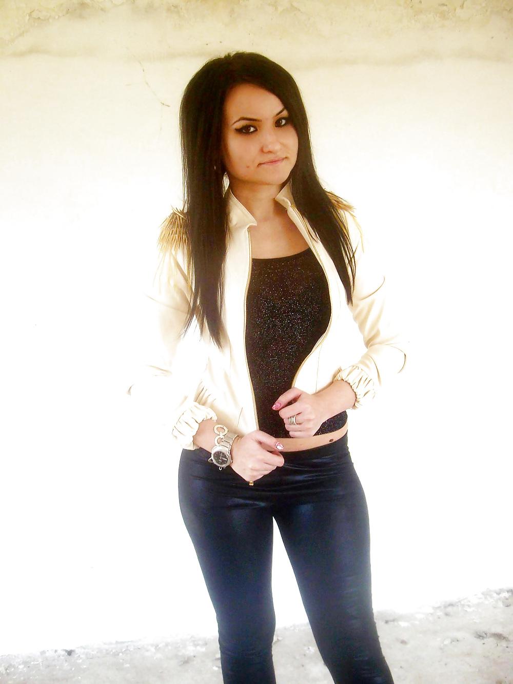 11P Romanian Teen Slut Larisa