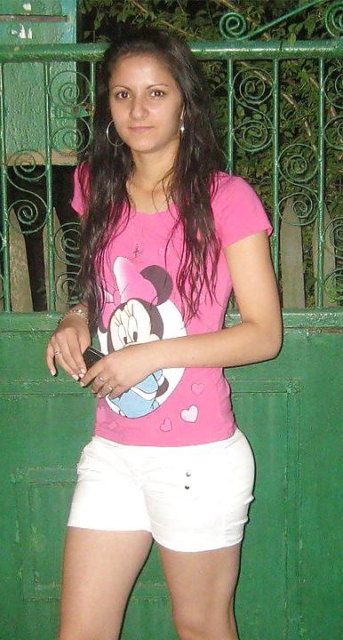 11P Romanian girl: claudia