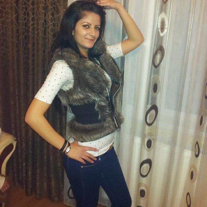 11P Romanian girl: claudia