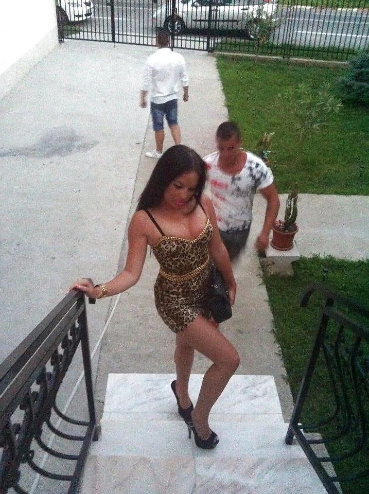 25P Romanian women: isabella