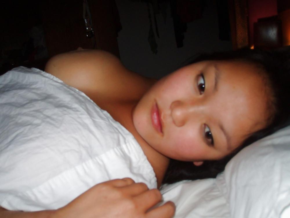24P BUSTY ASIAN GIRLFRIEND RECEIVES A NICE FACIAL