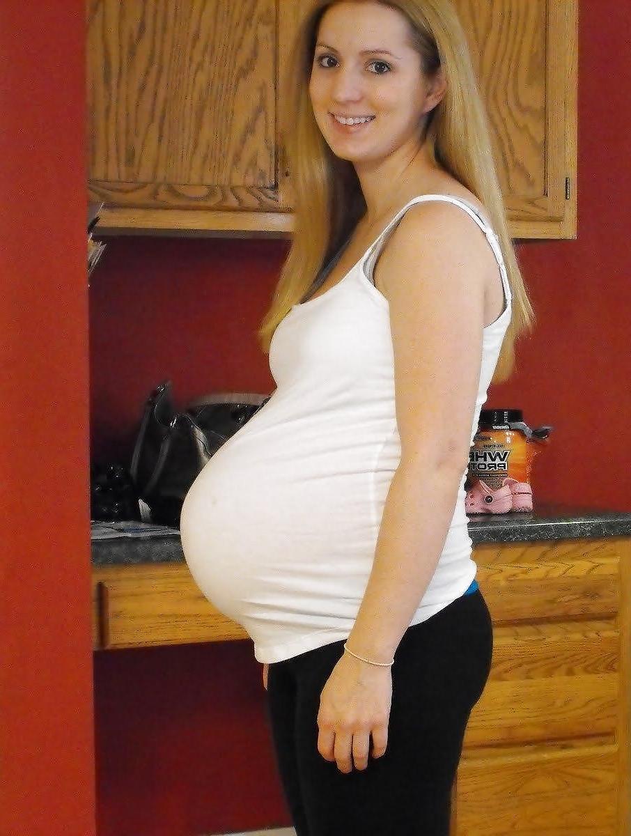 25P Sexy pregnant girls (clothed)