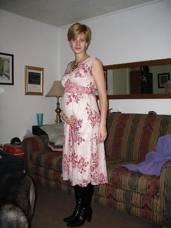 25P Sexy pregnant girls (clothed)