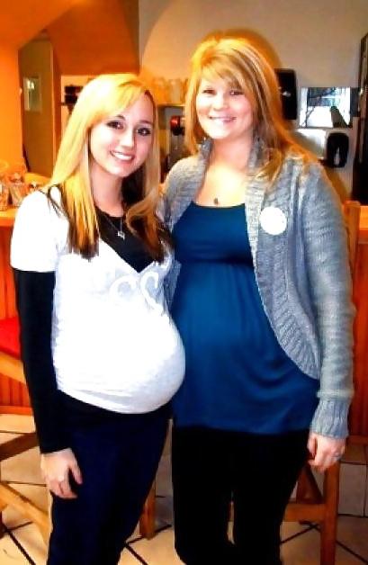 25P Sexy pregnant girls (clothed)