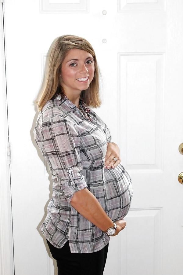 25P Sexy pregnant girls (clothed)