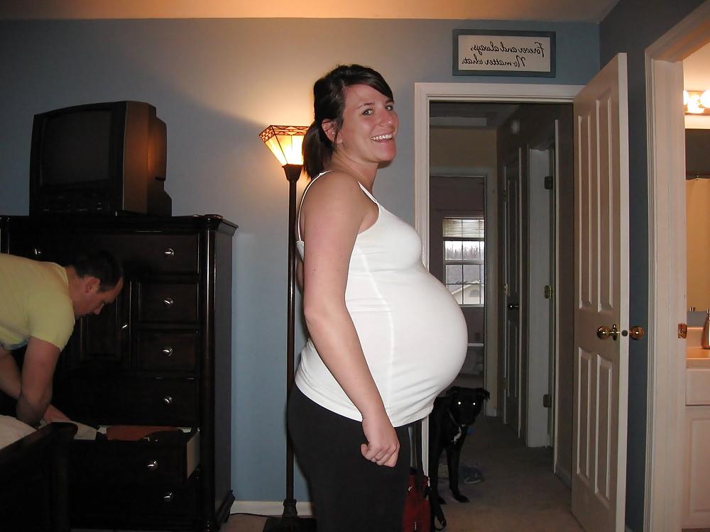 25P Sexy pregnant girls (clothed)