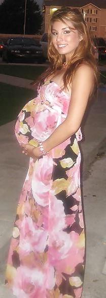 25P Sexy pregnant girls (clothed)