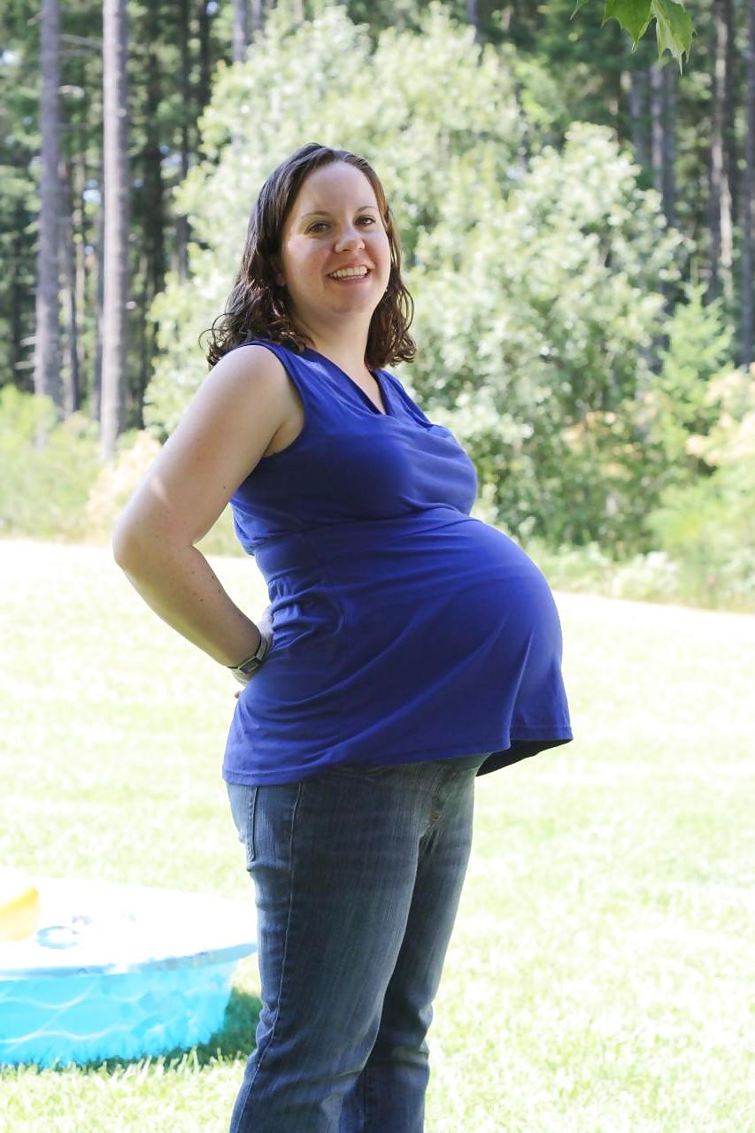 25P Sexy pregnant girls (clothed)