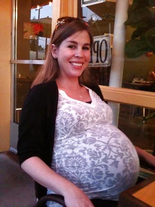 25P Sexy pregnant girls (clothed)