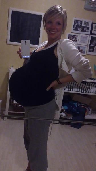25P Sexy pregnant girls (clothed)