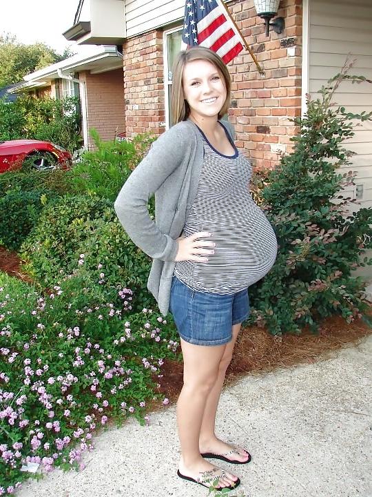 25P Sexy pregnant girls (clothed)